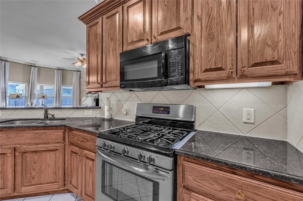 404 Bryn Mawr Lane Van Alstyne TX 75495