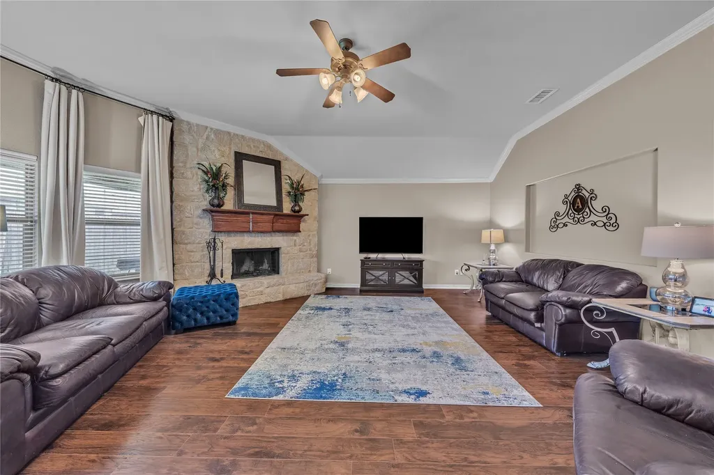 404 Bryn Mawr Lane Van Alstyne TX 75495