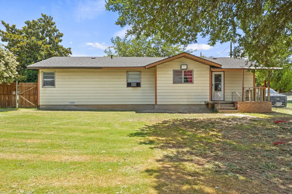 1100 N Church Street Decatur TX 76234