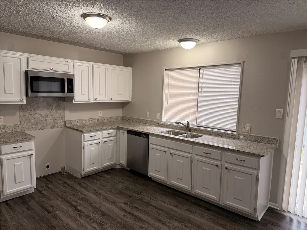 2011 Lavon Creek Lane Arlington TX 76006
