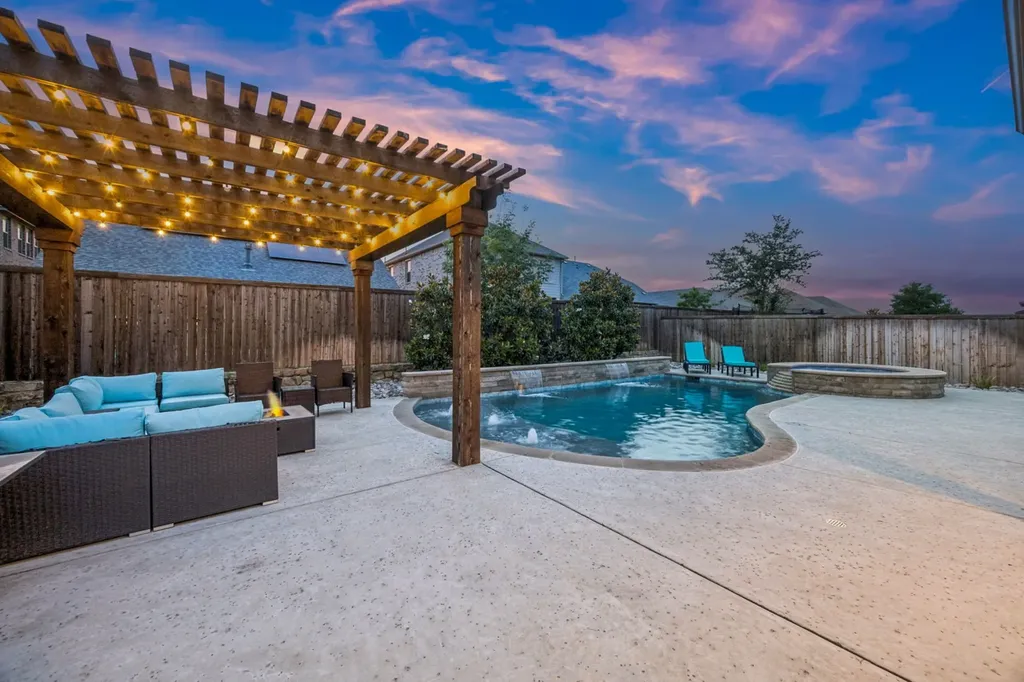10105 Lakemont Drive Fort Worth TX 76131