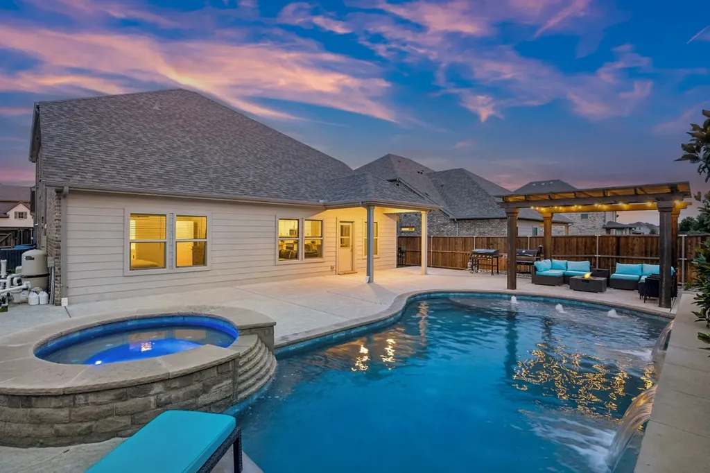 10105 Lakemont Drive Fort Worth TX 76131