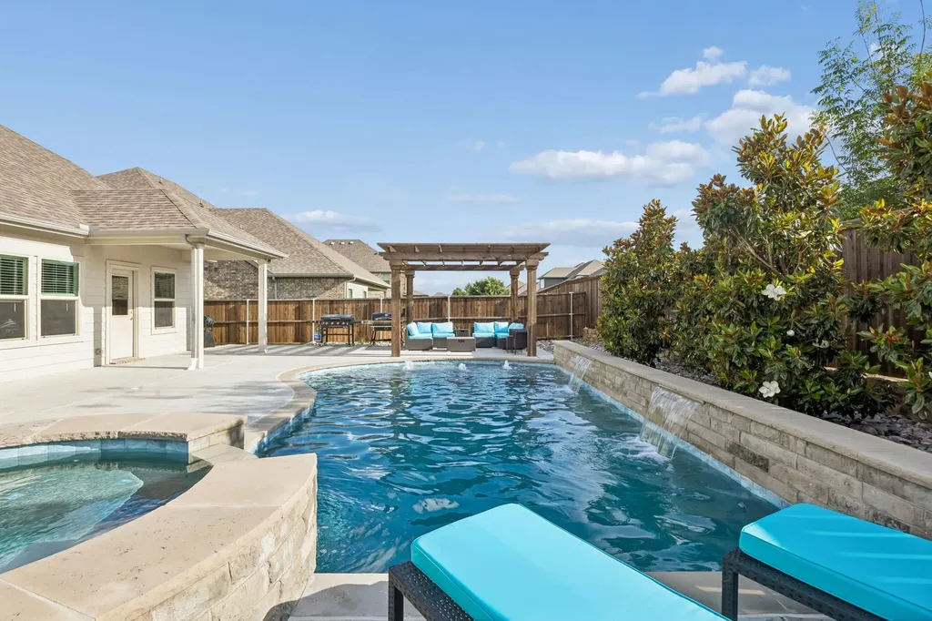 10105 Lakemont Drive Fort Worth TX 76131