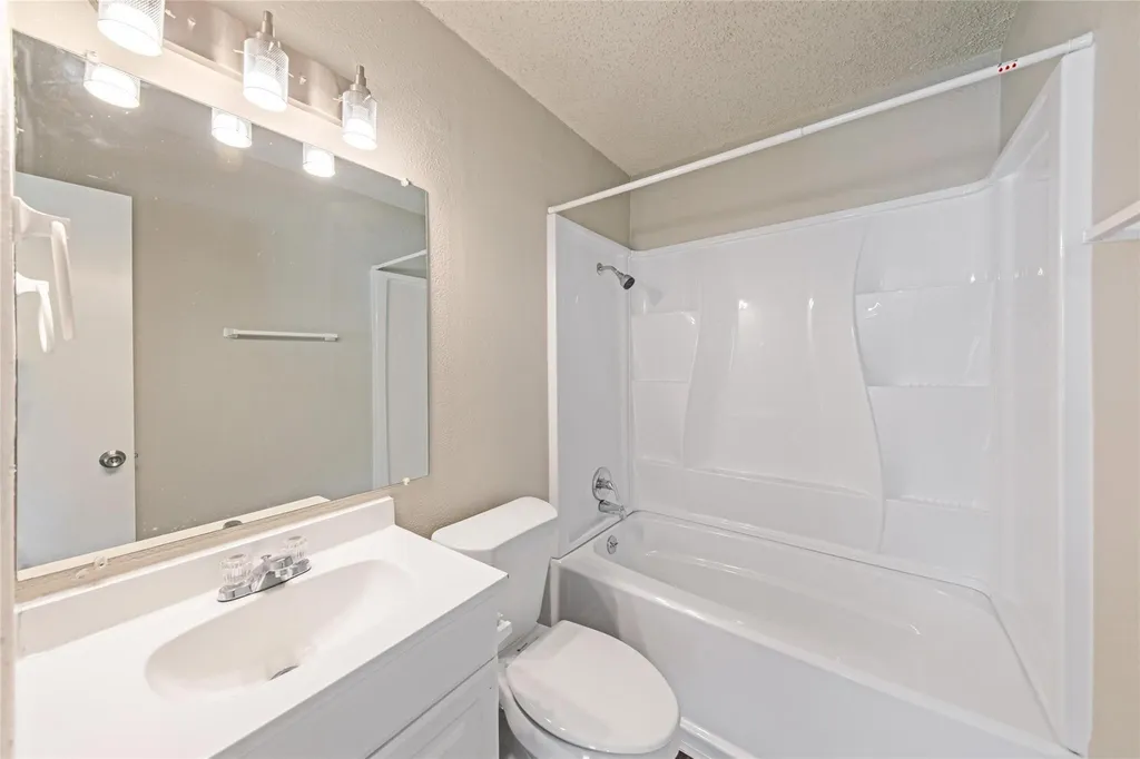 4713 Laverda Drive Haltom City TX 76117