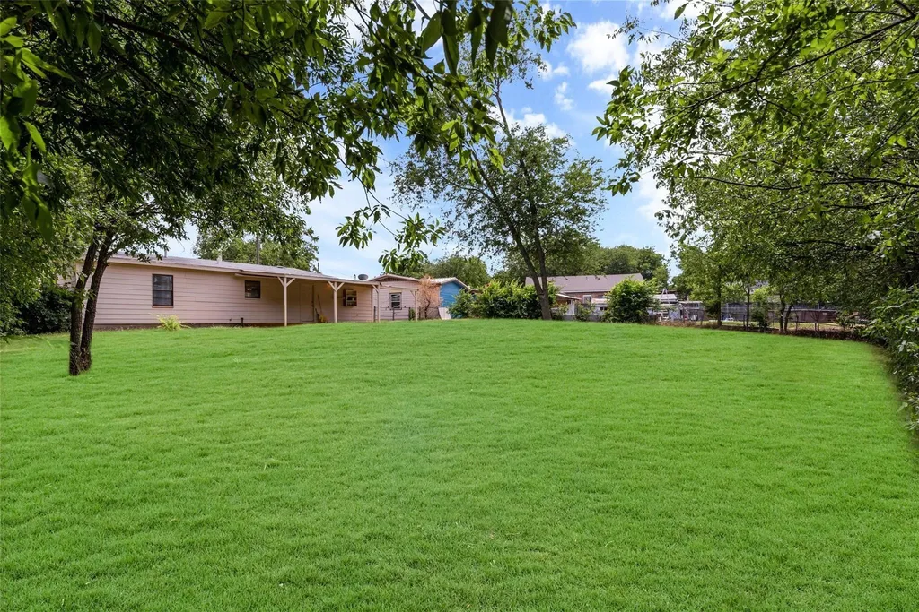 4713 Laverda Drive Haltom City TX 76117