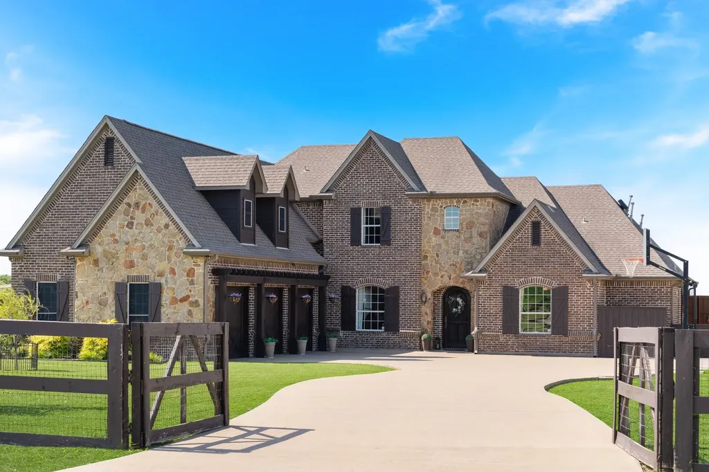 6224 Meadowlands Drive Krum TX 76249