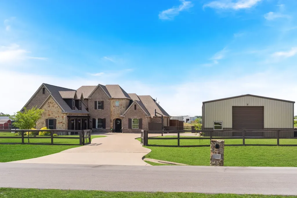 6224 Meadowlands Drive Krum TX 76249