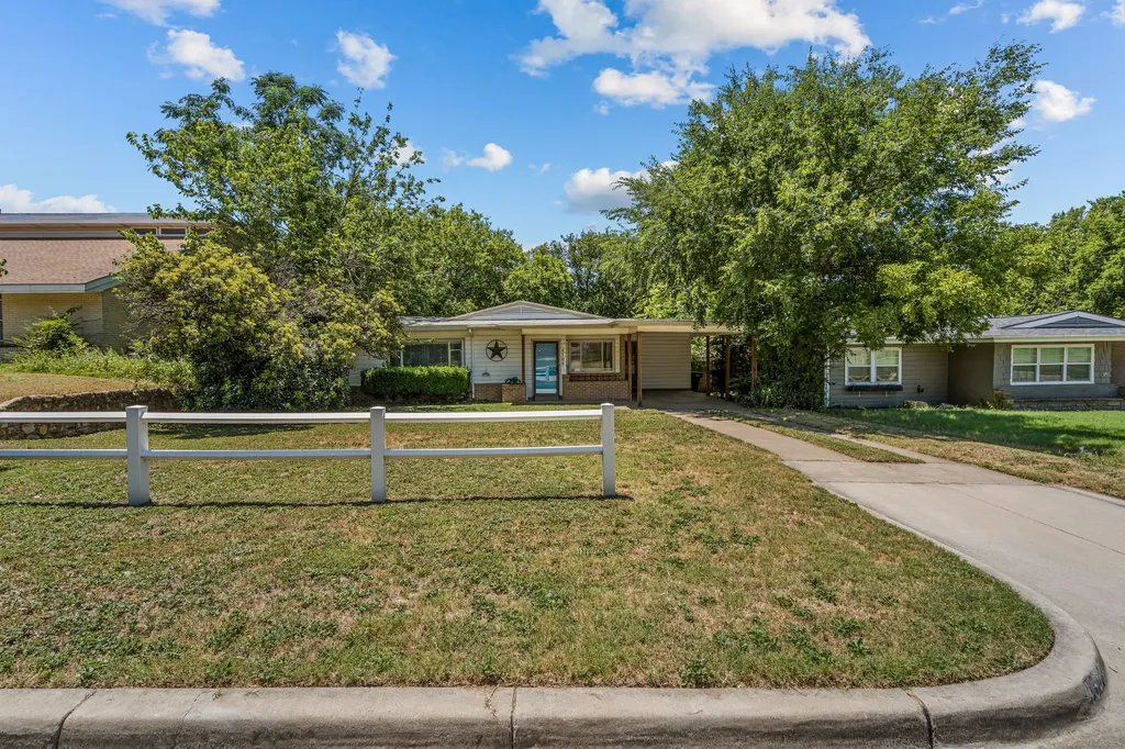 4509 Donnelly Avenue Fort Worth TX 76107