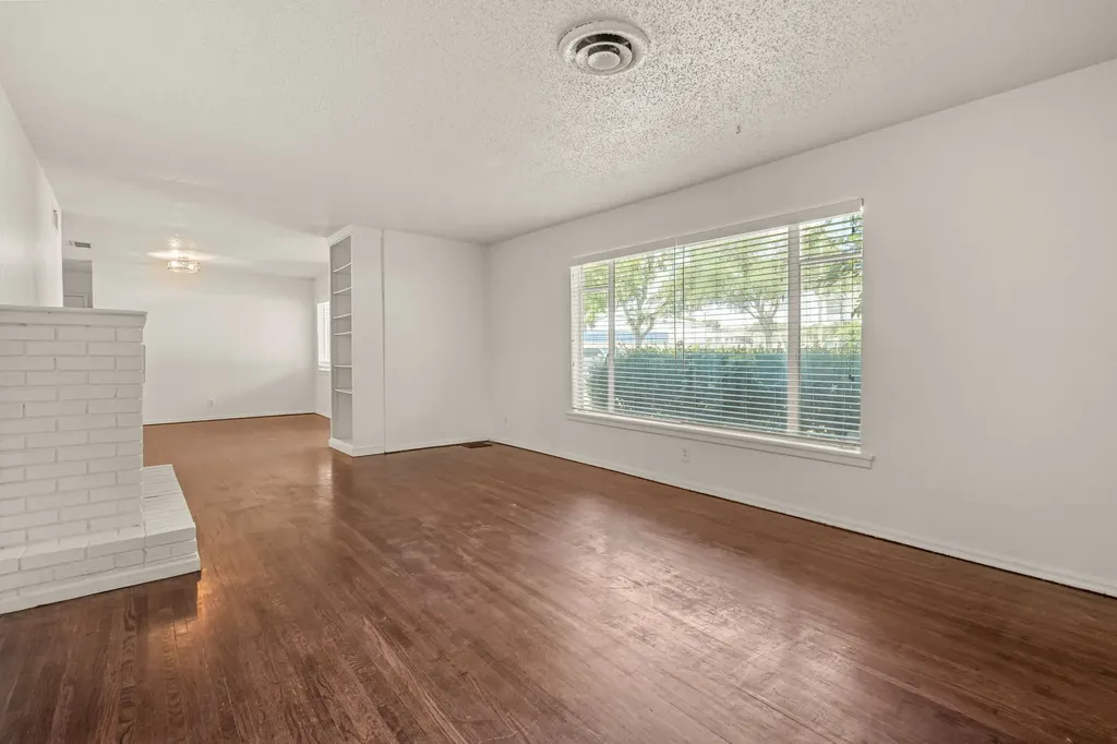 4509 Donnelly Avenue Fort Worth TX 76107