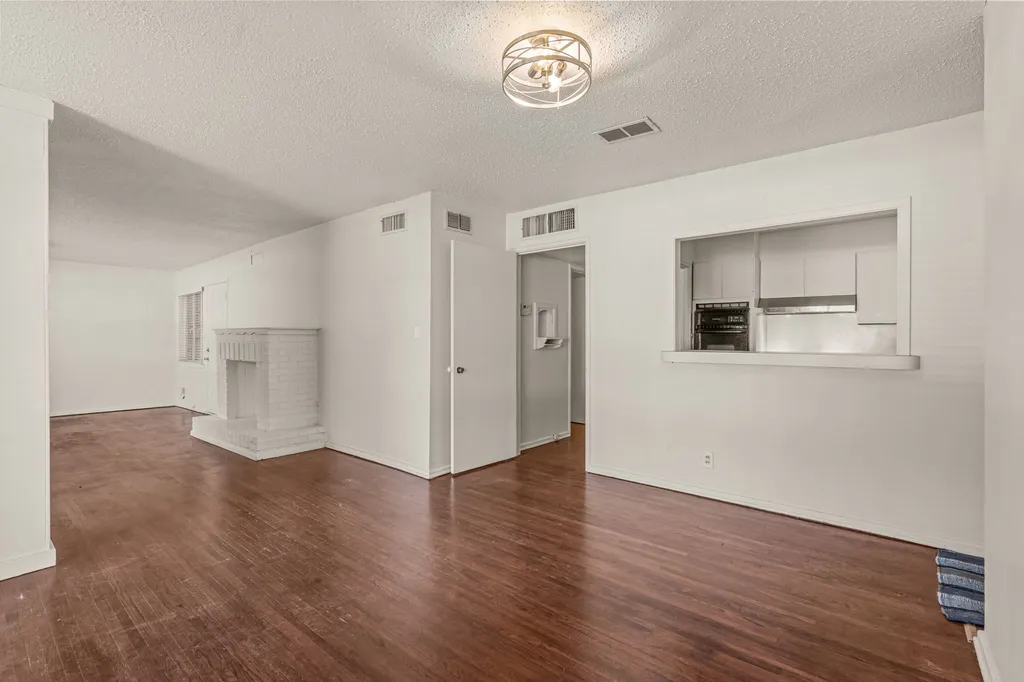 4509 Donnelly Avenue Fort Worth TX 76107