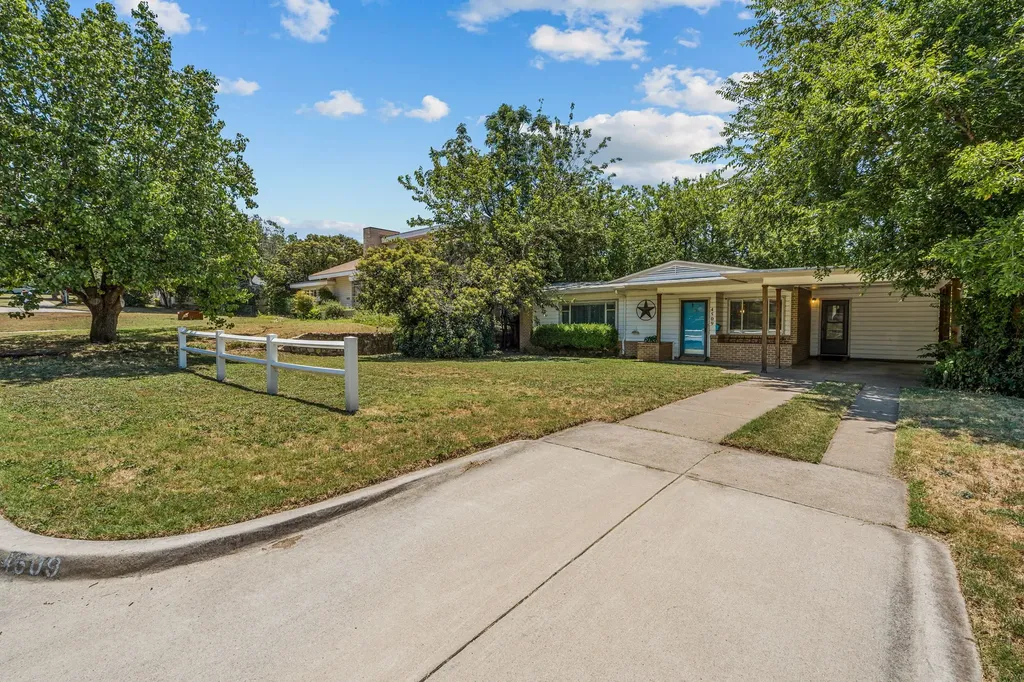 4509 Donnelly Avenue Fort Worth TX 76107