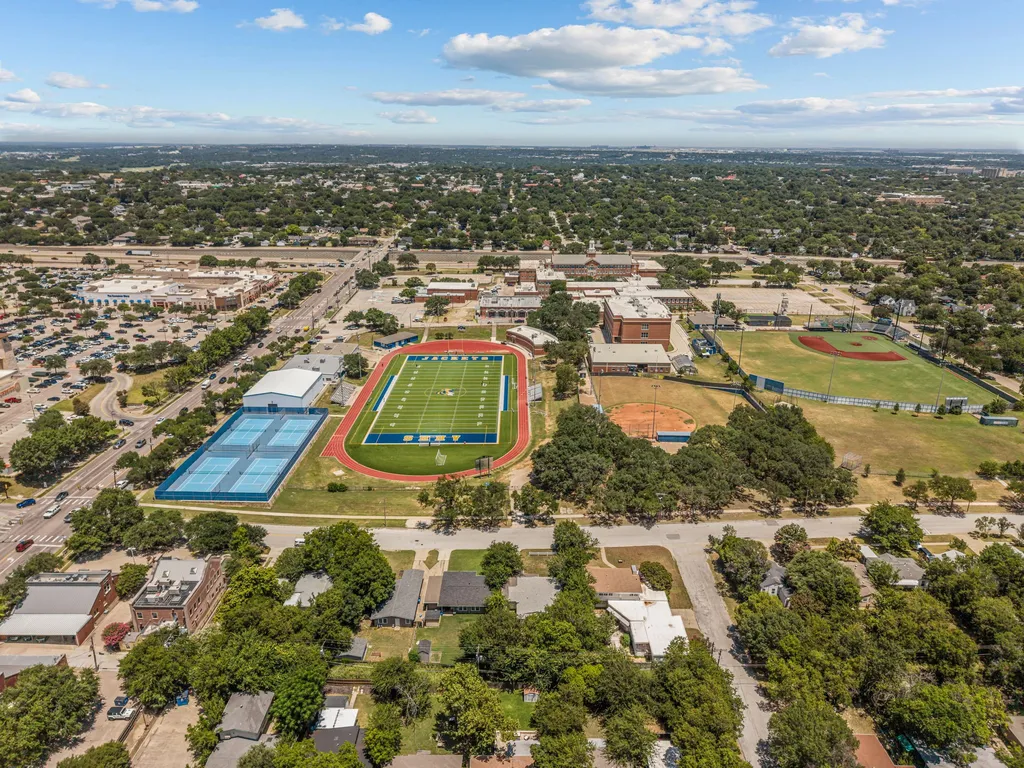 4509 Donnelly Avenue Fort Worth TX 76107