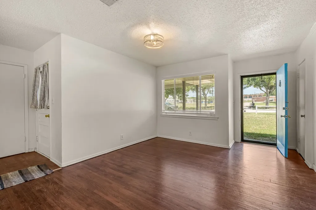 4509 Donnelly Avenue Fort Worth TX 76107