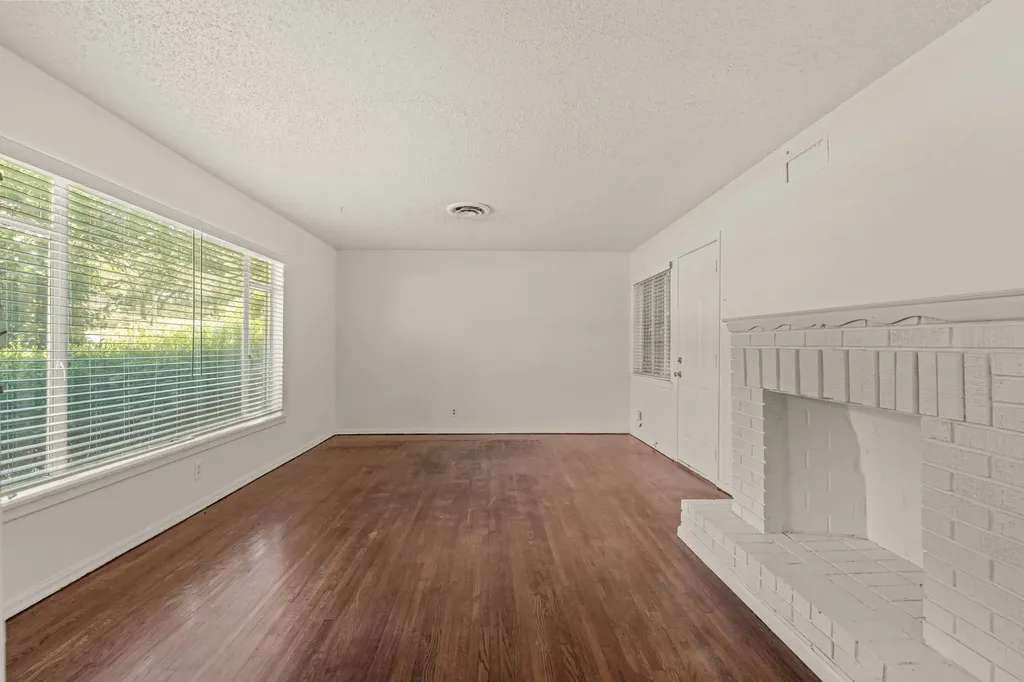 4509 Donnelly Avenue Fort Worth TX 76107