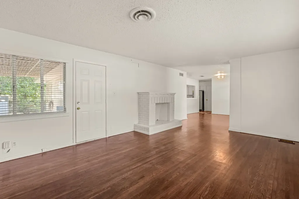 4509 Donnelly Avenue Fort Worth TX 76107