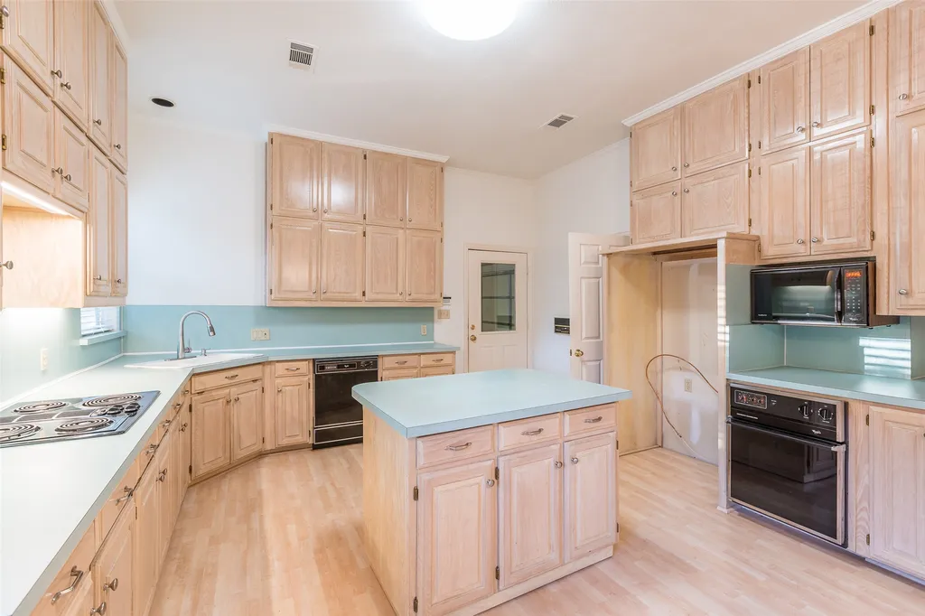 2411 Cross Timbers Trail Arlington TX 76006