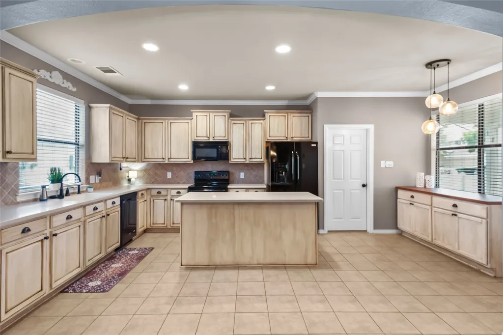 1232 Hayden Lane Savannah TX 76227