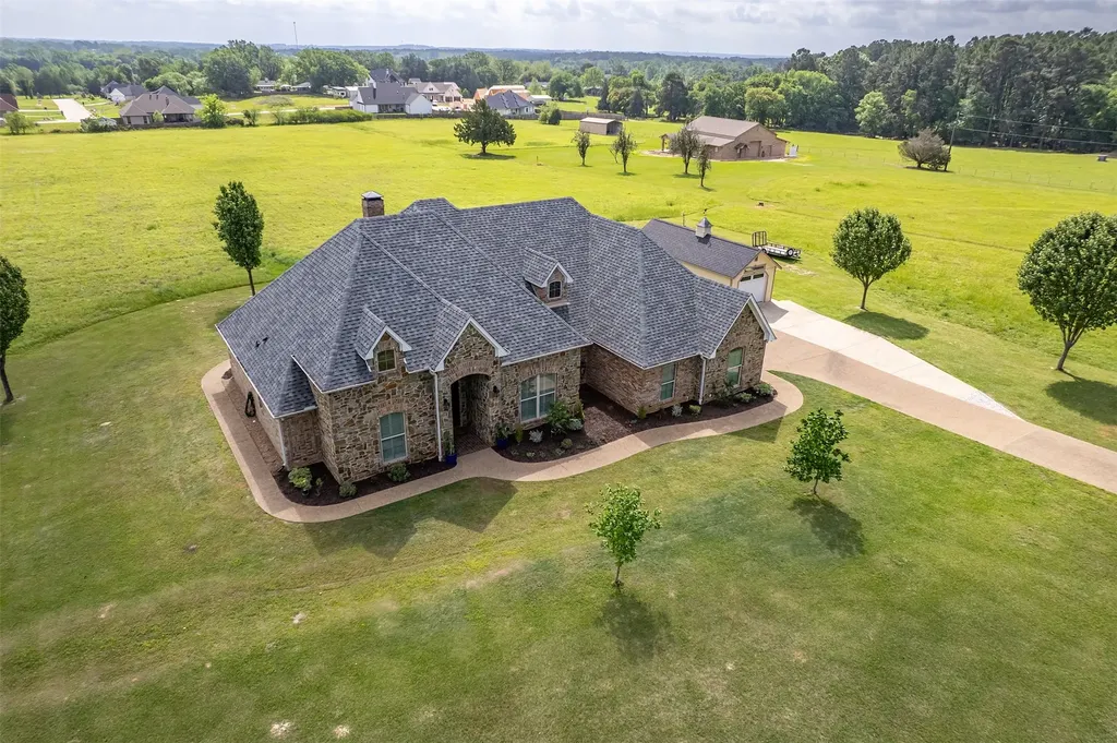 17555 County Road 1108 Flint TX 75762
