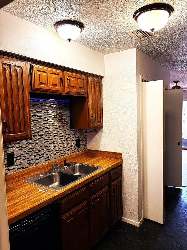 4426 Wind River Lane Garland TX 75042