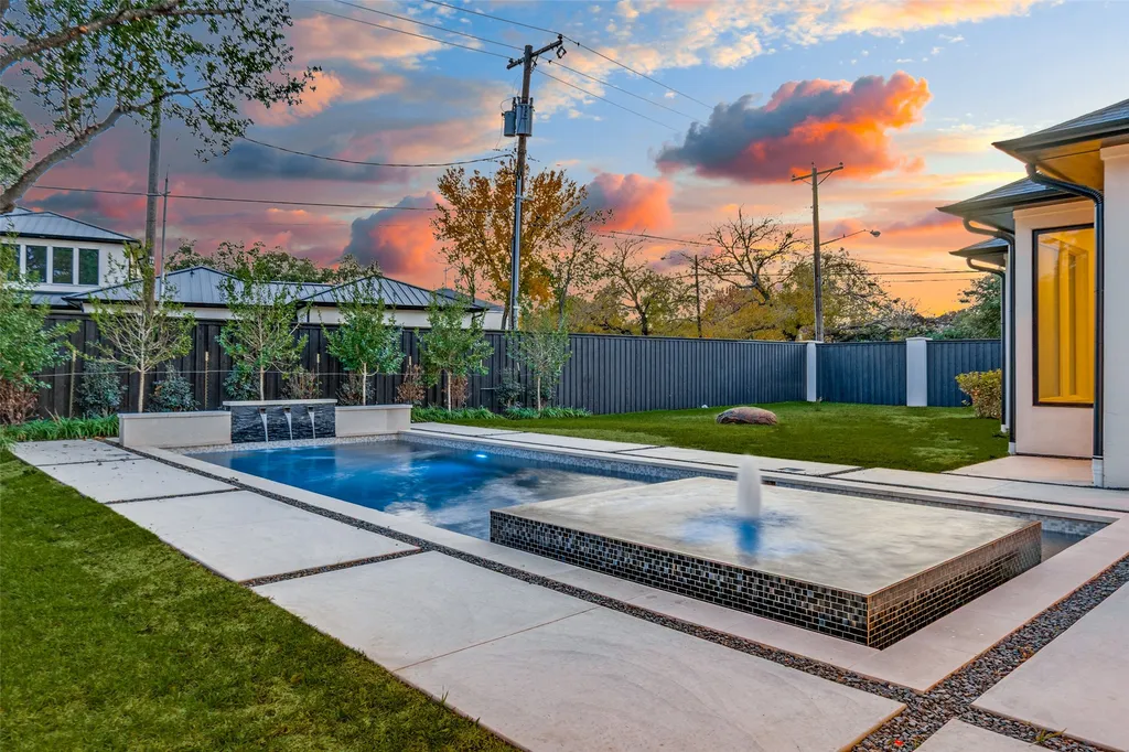 6006 Meadow Crest Dallas TX 75230