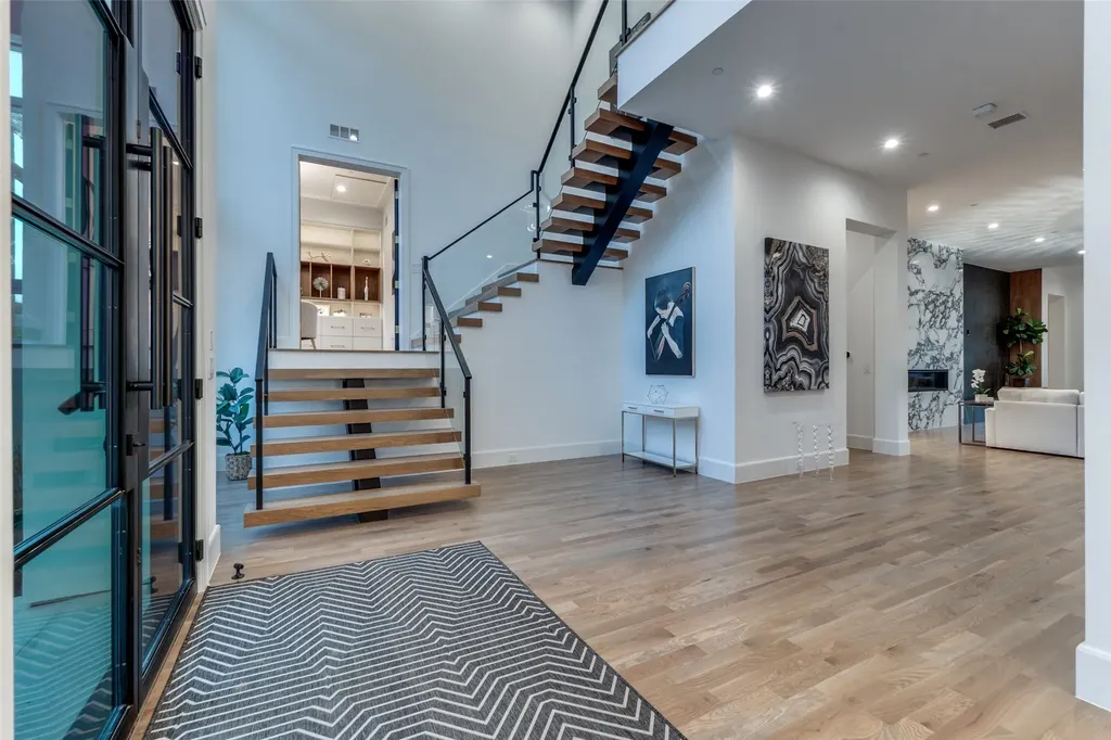 6006 Meadow Crest Dallas TX 75230