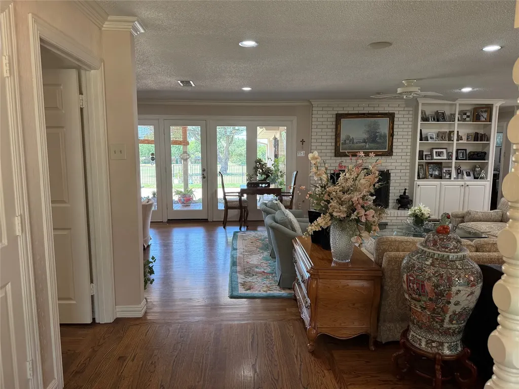 14635 Tanglewood Drive Farmers Branch TX 75234