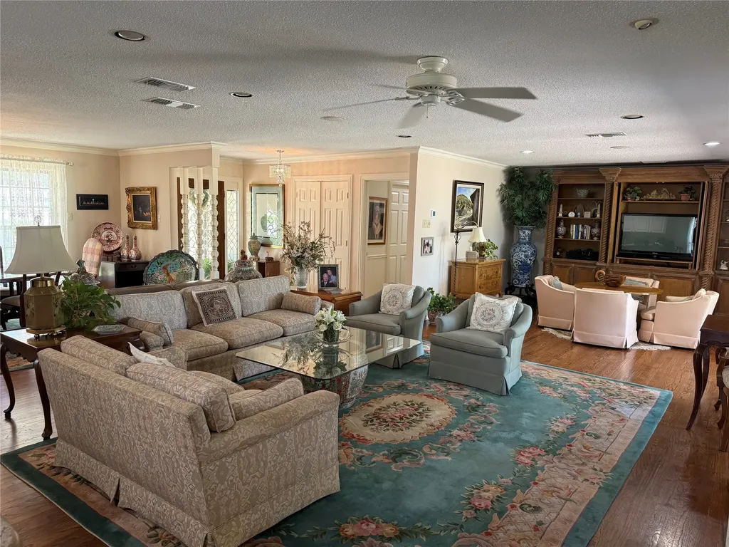 14635 Tanglewood Drive Farmers Branch TX 75234