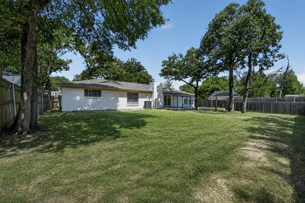 1620 Sunnybrook Drive Irving TX 75061