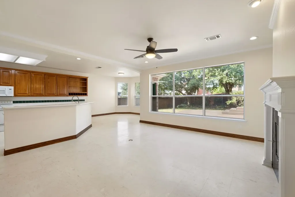 1718 Lake Bluff Drive Garland TX 75043
