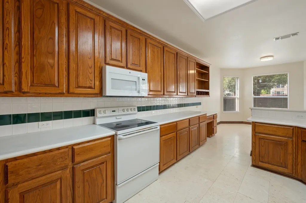 1718 Lake Bluff Drive Garland TX 75043