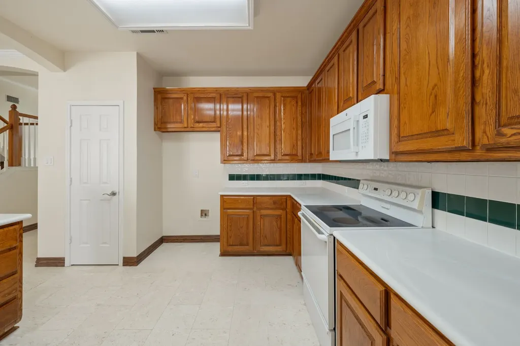 1718 Lake Bluff Drive Garland TX 75043