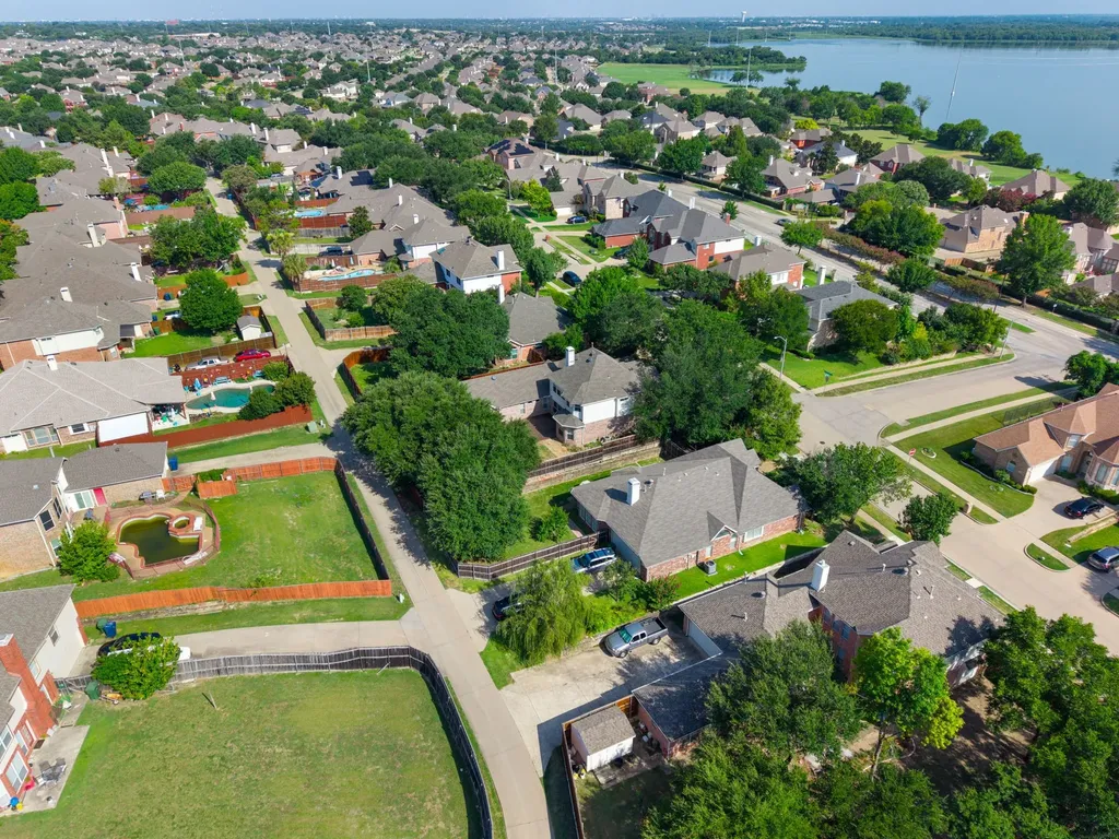 1718 Lake Bluff Drive Garland TX 75043