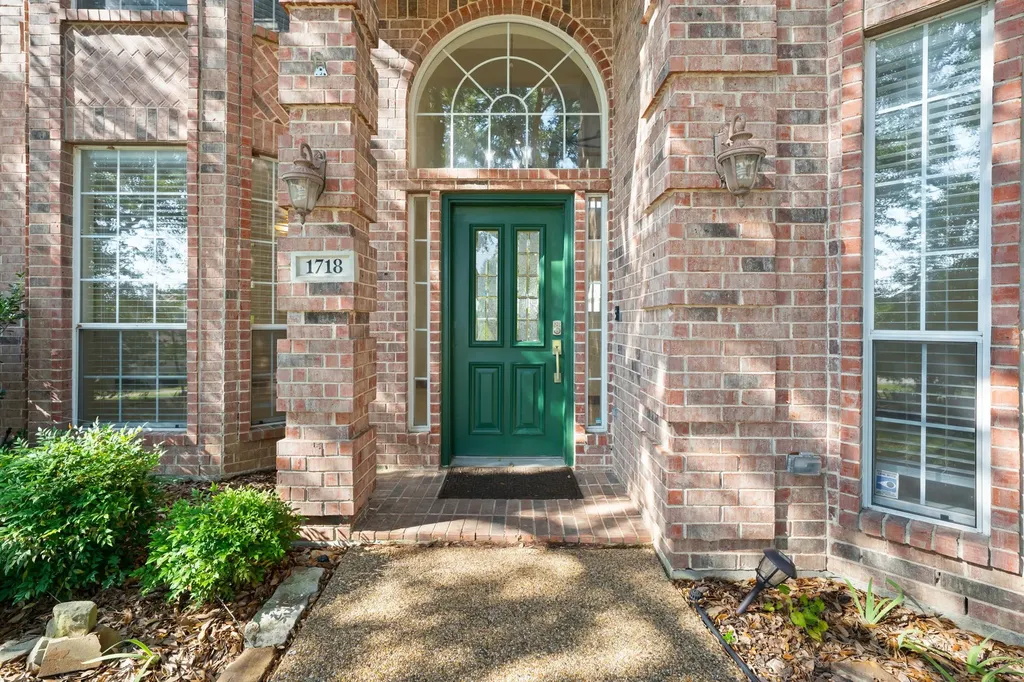 1718 Lake Bluff Drive Garland TX 75043