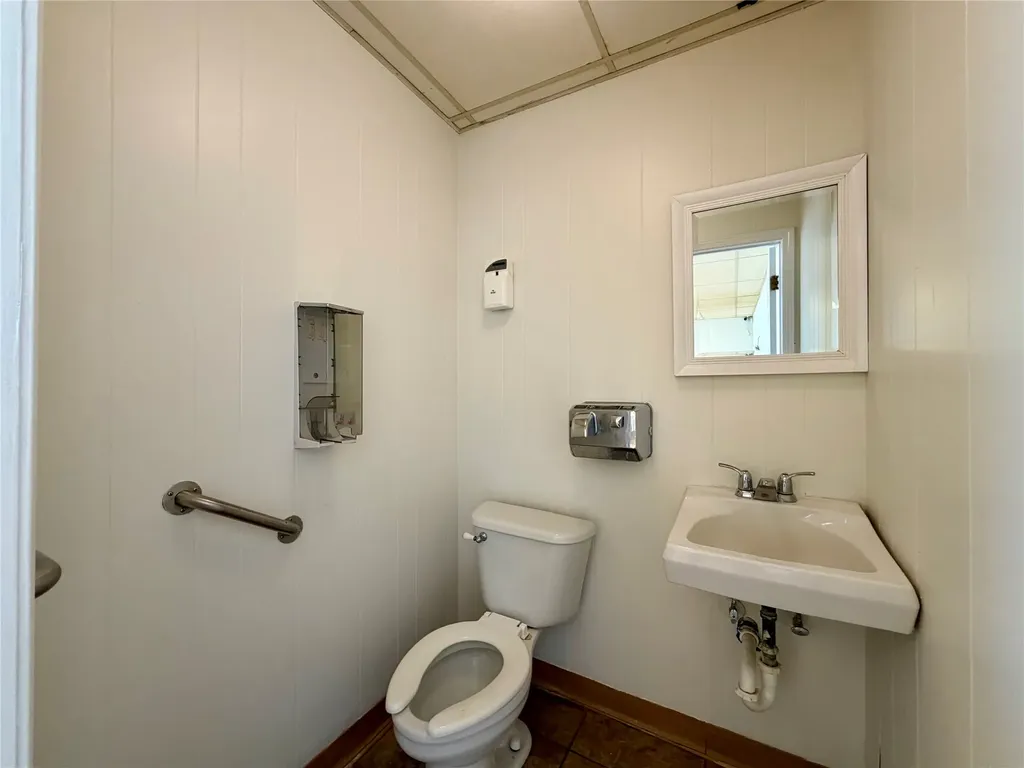 606 S Seven Points Boulevard Seven Points TX 75143