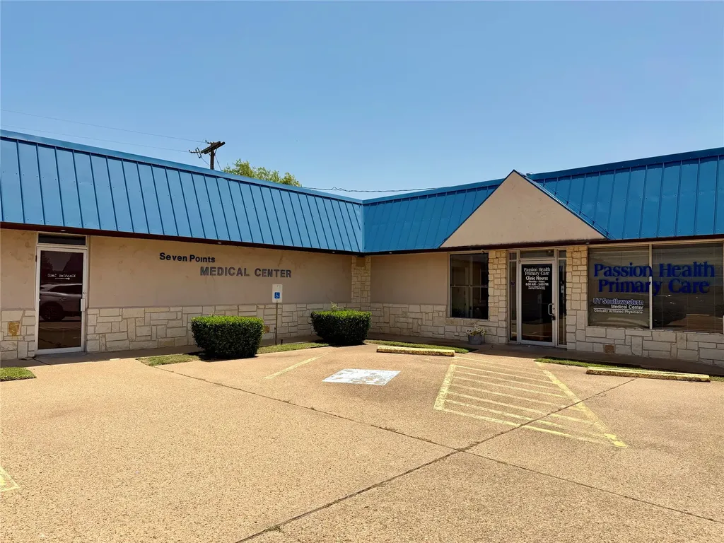606 S Seven Points Boulevard Seven Points TX 75143