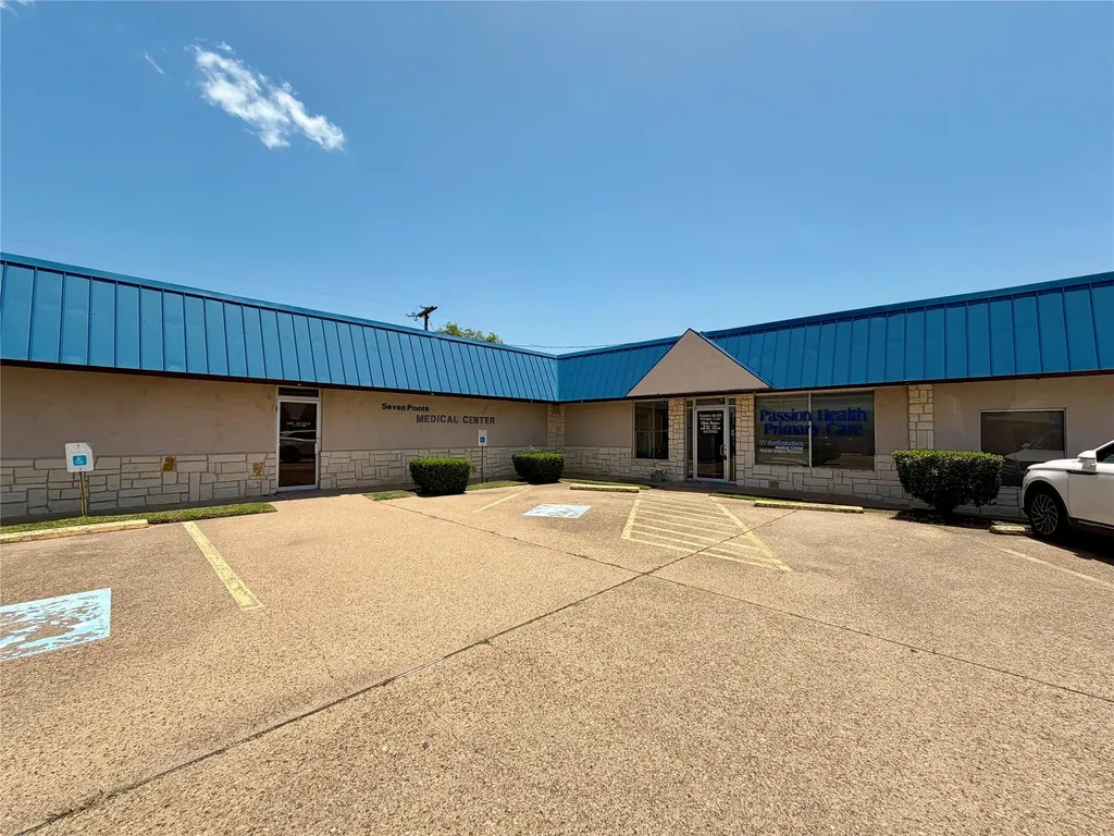 606 S Seven Points Boulevard Seven Points TX 75143