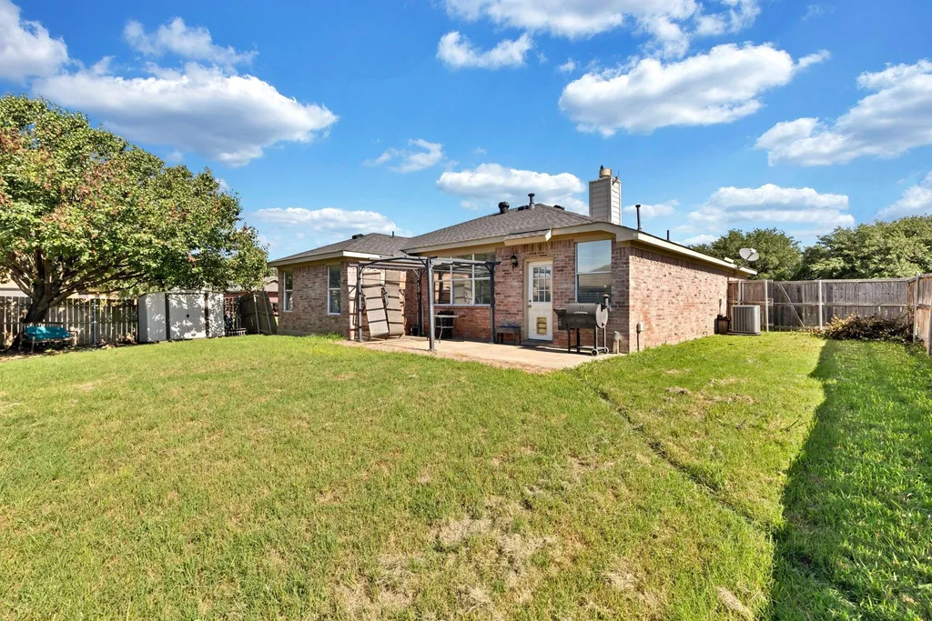 609 Lonestar Park Lane Ponder TX 76259