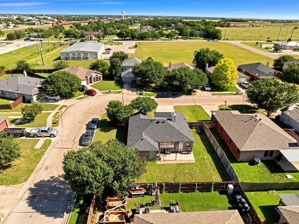 609 Lonestar Park Lane Ponder TX 76259