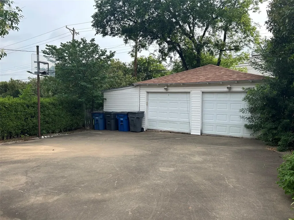 9428 Forest Hills Boulevard Dallas TX 75218