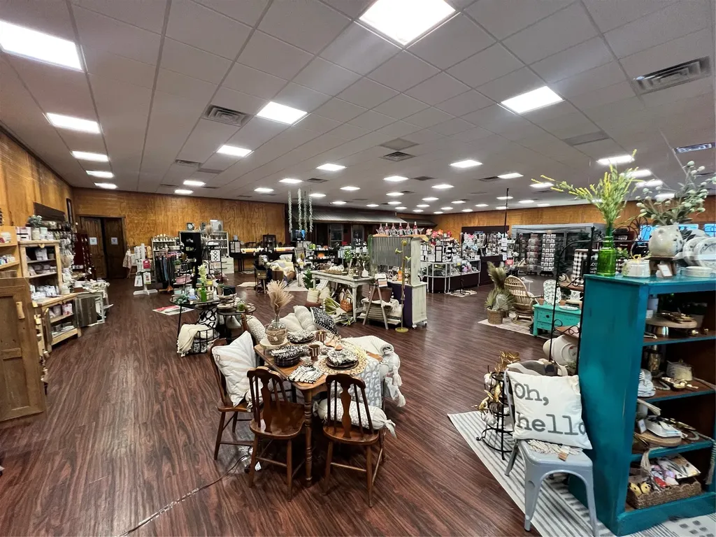 409, 407, 405 E Central Avenue Comanche TX 76442