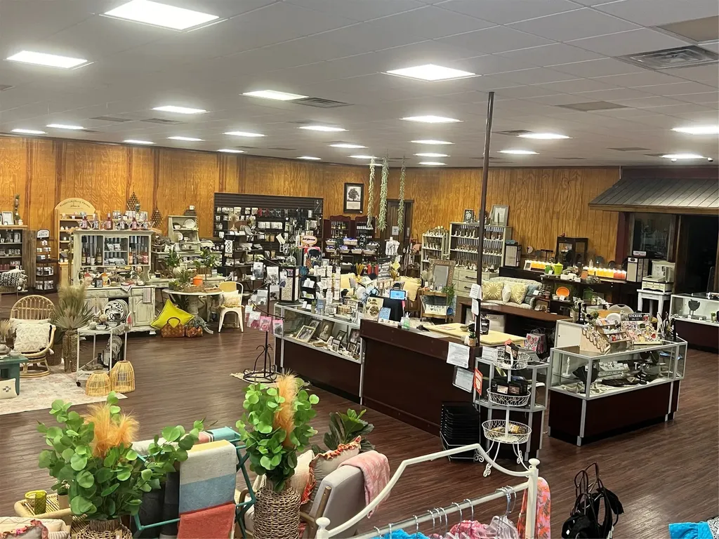 409, 407, 405 E Central Avenue Comanche TX 76442