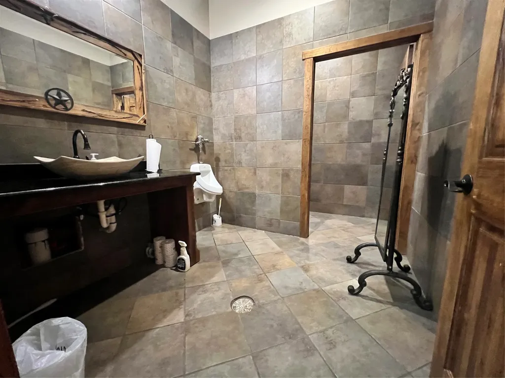 409, 407, 405 E Central Avenue Comanche TX 76442