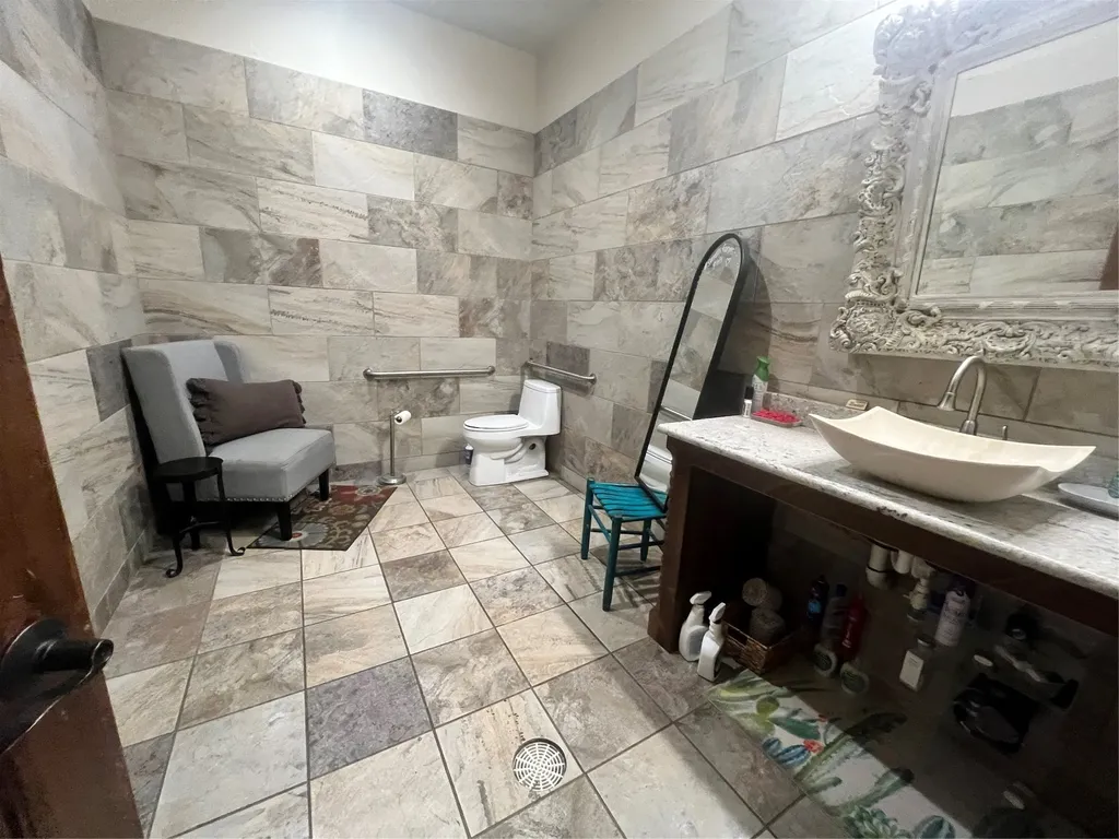 409, 407, 405 E Central Avenue Comanche TX 76442