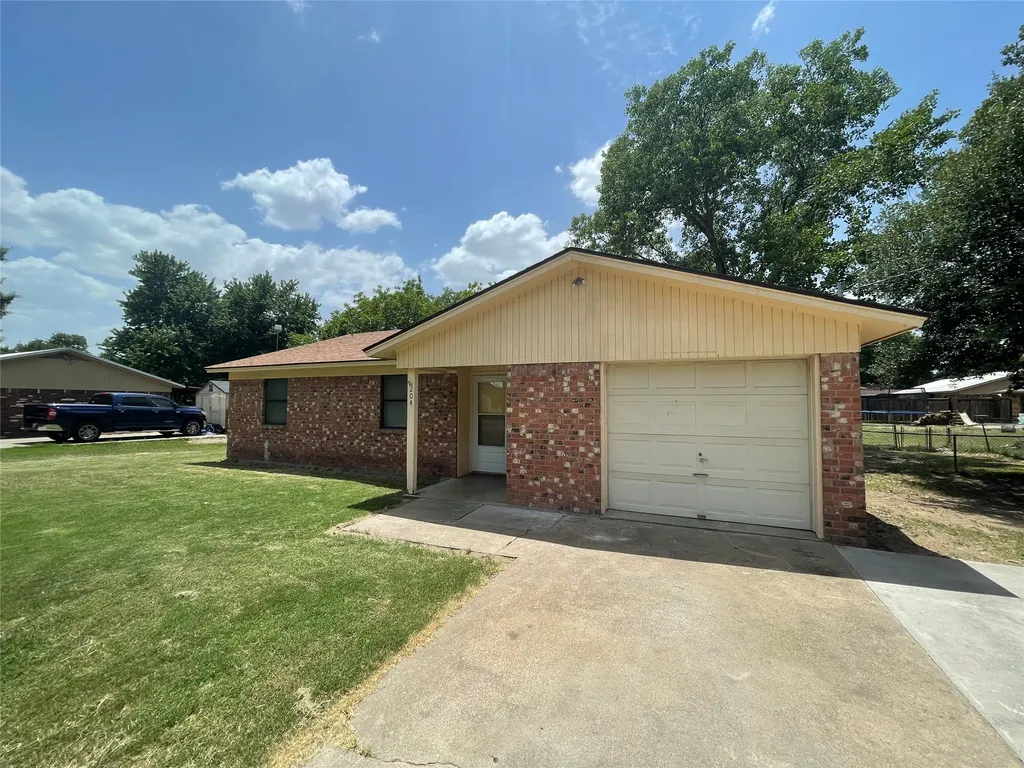 204 Cedar Lane Tolar TX 76476