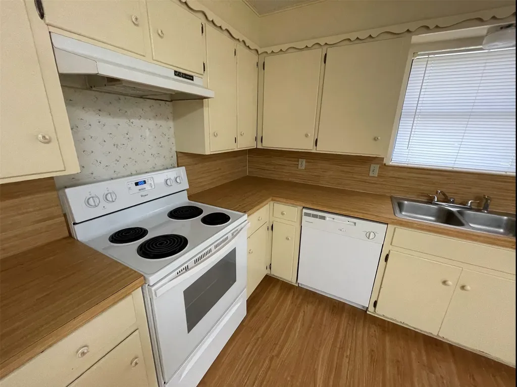 204 Cedar Lane Tolar TX 76476