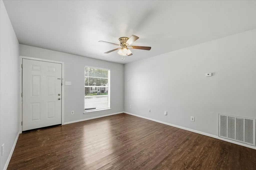 715 Thrush Avenue Duncanville TX 75116