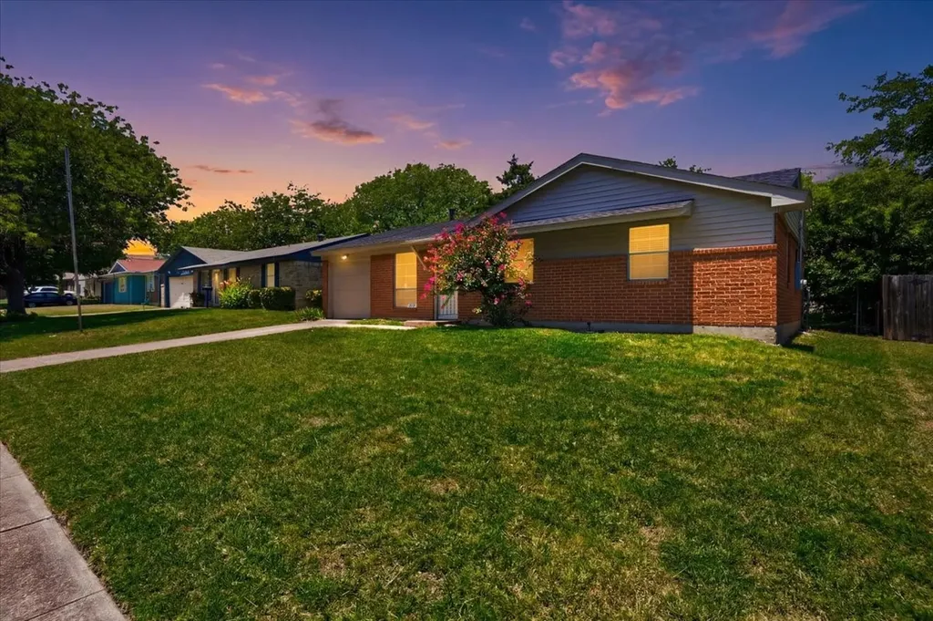 715 Thrush Avenue Duncanville TX 75116