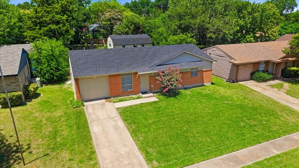 715 Thrush Avenue Duncanville TX 75116