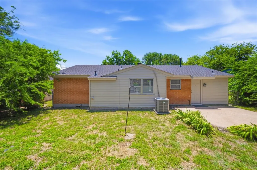 715 Thrush Avenue Duncanville TX 75116