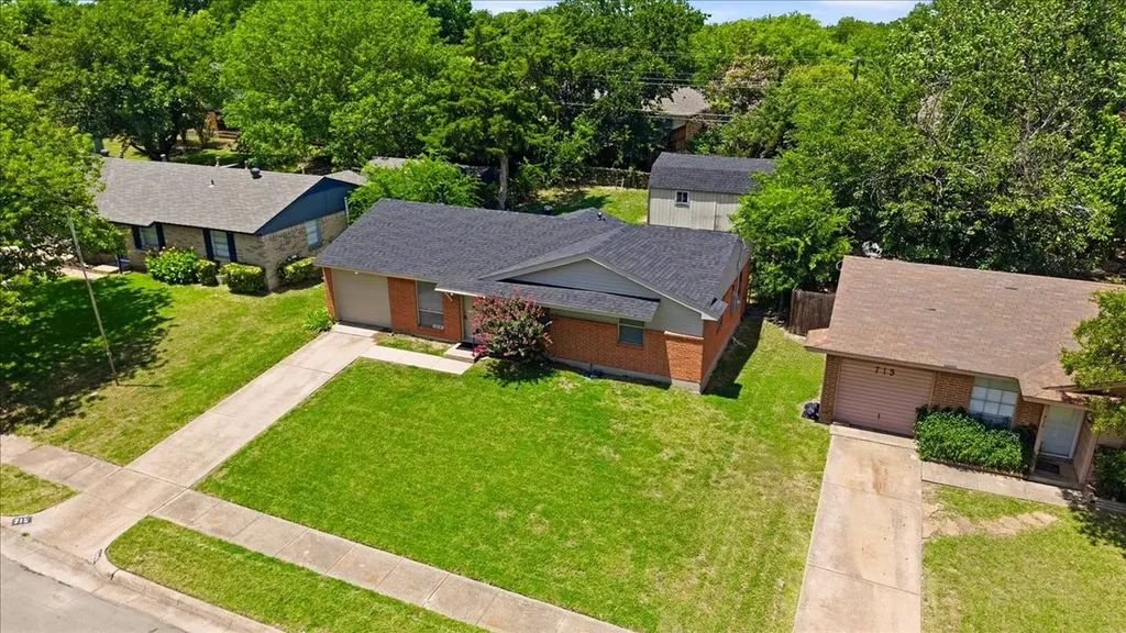 715 Thrush Avenue Duncanville TX 75116